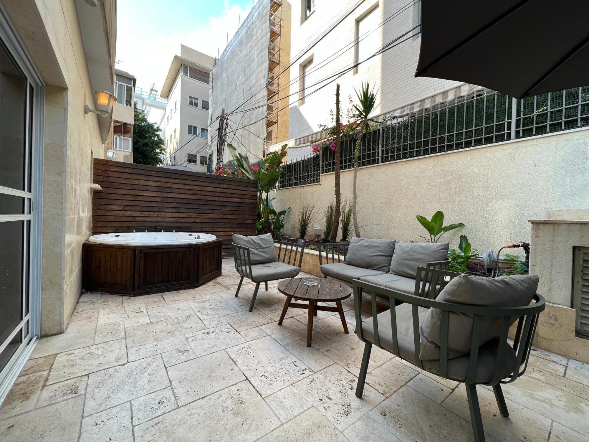 Beer Garden Hotel Tel Aviv Exterior foto